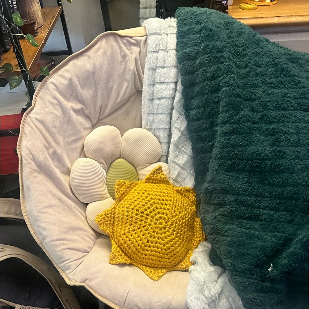 Crochet Retro Sun Pillow